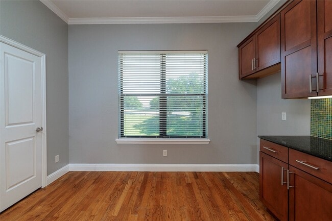 Building Photo - 724 Skyline Bluff Ct