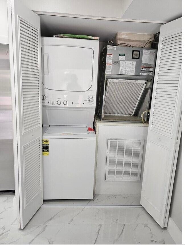 Building Photo - 4995 Sable Pine Cir