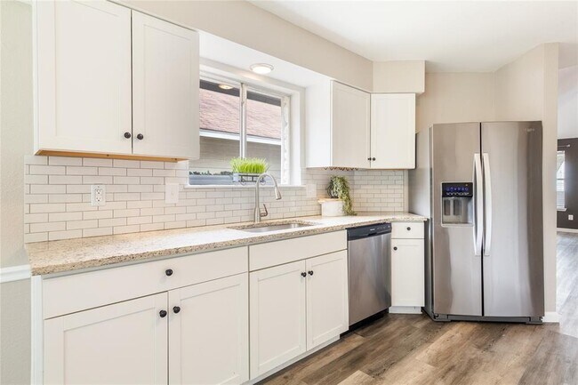 Building Photo - 16714 Pocono Dr