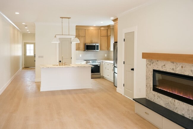 Building Photo - 207 S Calhoun St