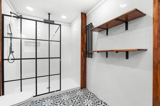 Building Photo - 107 S Mulberry St