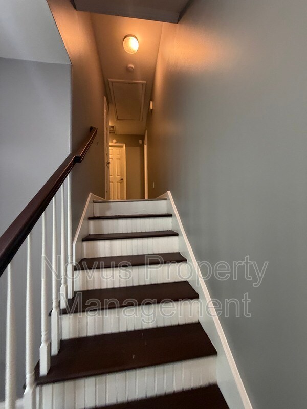 Building Photo - 214 Farmington Trce