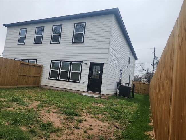 Building Photo - 6719 Roanoke St