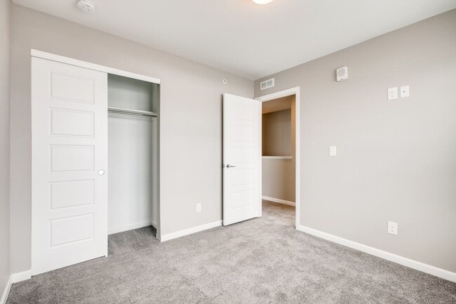 Building Photo - 3 Bedroom Townhomes For Rent
