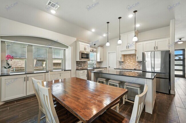 Building Photo - 3829 Honey Grove Dr