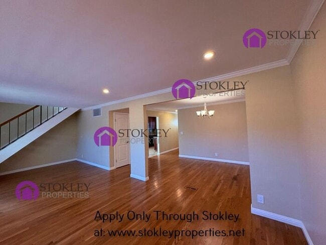 Building Photo - 323 Thistle Cir