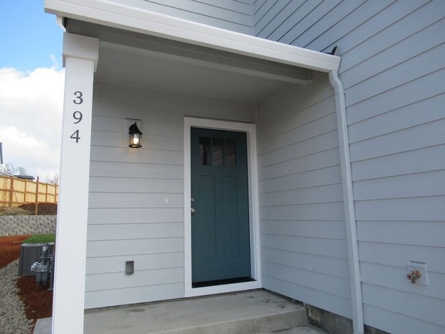 Building Photo - Brand New 3 bedroom Duplex