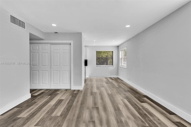 Building Photo - 329 SW 1st Ct