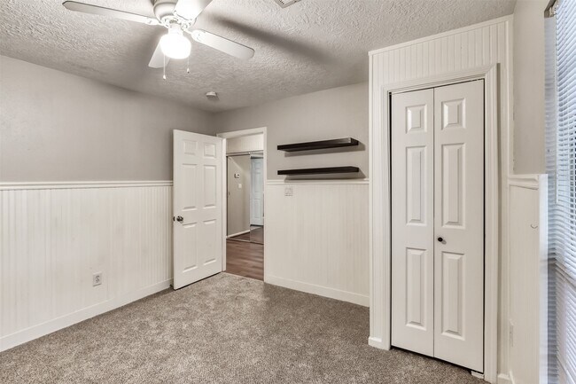 Building Photo - 115 Delaware Dr