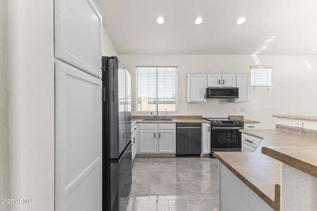 Building Photo - 3940 E Minton St