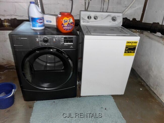 Building Photo - 30 Stearns Rd