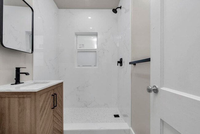 Building Photo - 17 Ocean Breeze