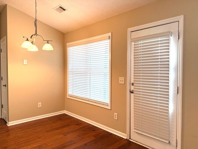 Building Photo - Beautiful 3-Bedroom Home in Desirable Ogle...