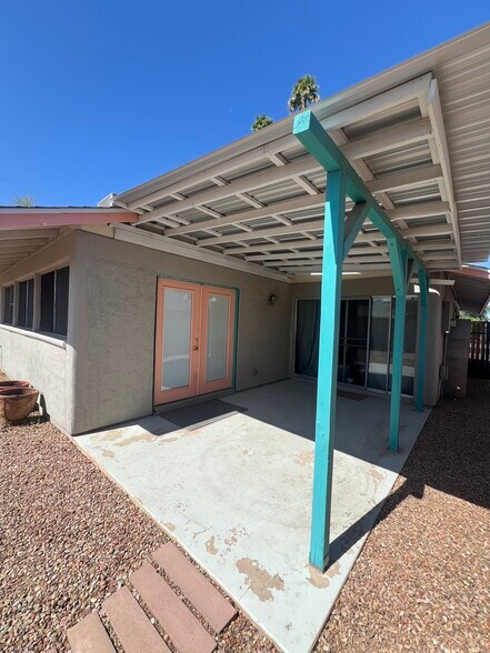 Patio - 4435 S Stanley Pl