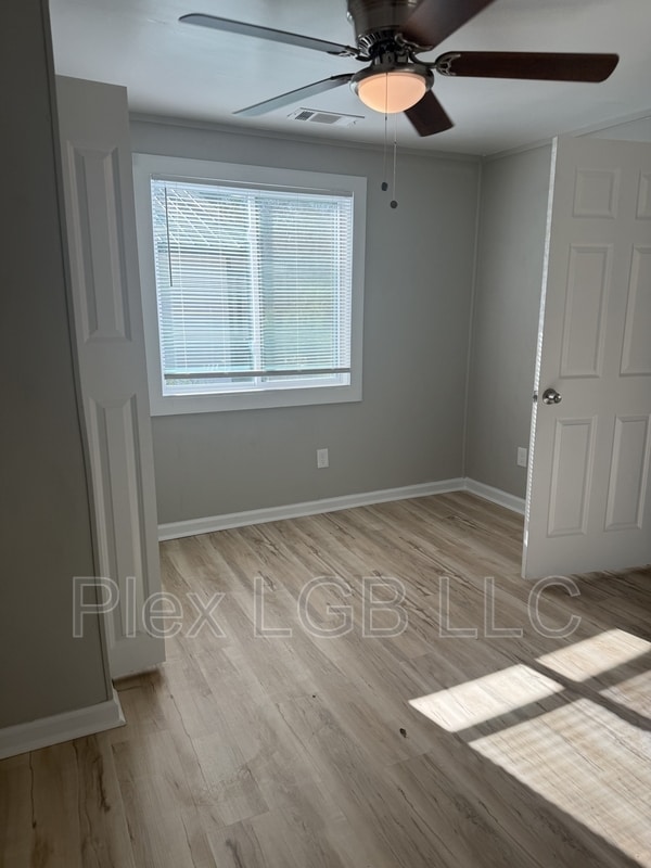 Building Photo - 218 E Render St