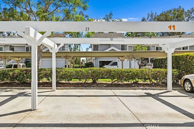 Building Photo - 13 Campton Pl