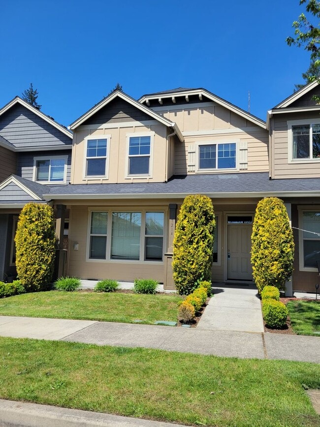 Building Photo - Great town home in perfect location!!!