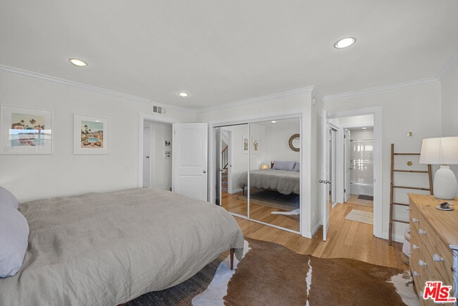 Building Photo - 118 7th St