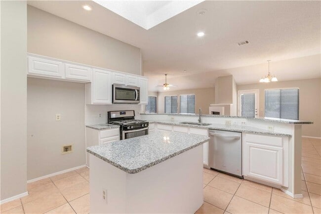 Building Photo - 8309 Edgemoor Pl