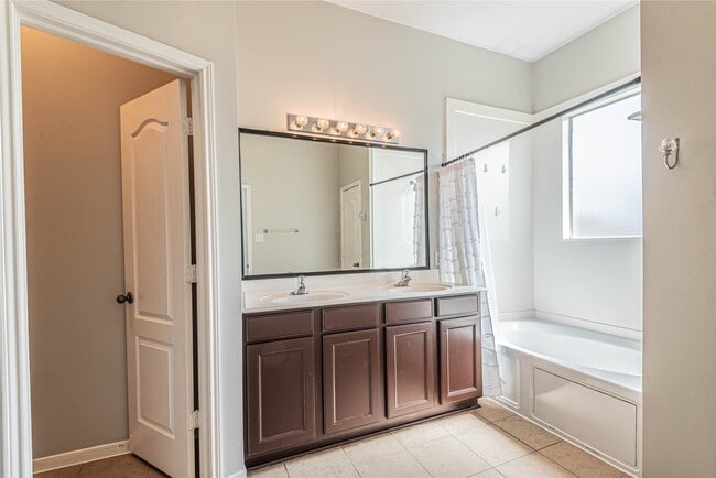 Building Photo - 17223 Brookhollow Ct Dr