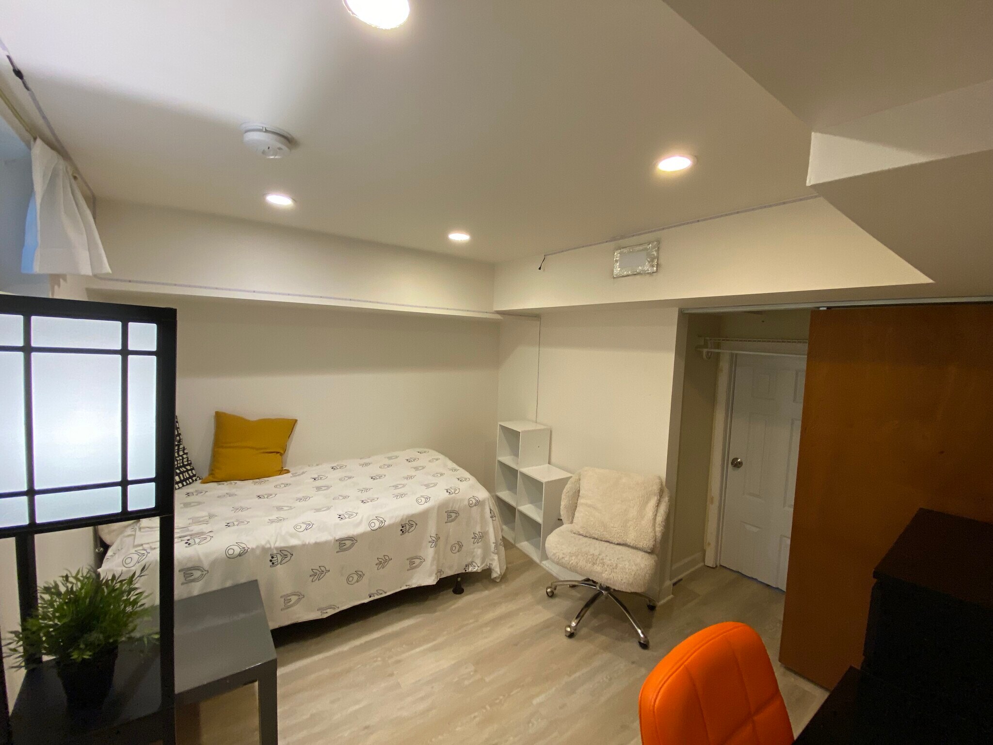 Room # 6 - 4427 Nebraska Ave NW