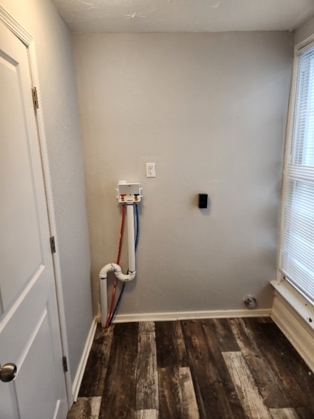 Building Photo - 958 E Princess St