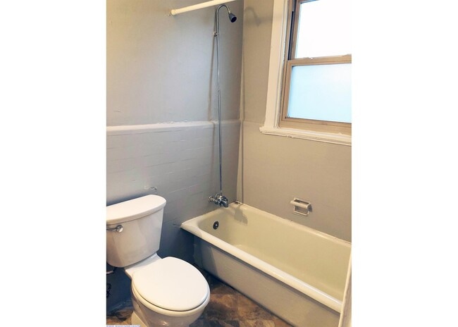 TC-85 Bath2 - Tudor Court
