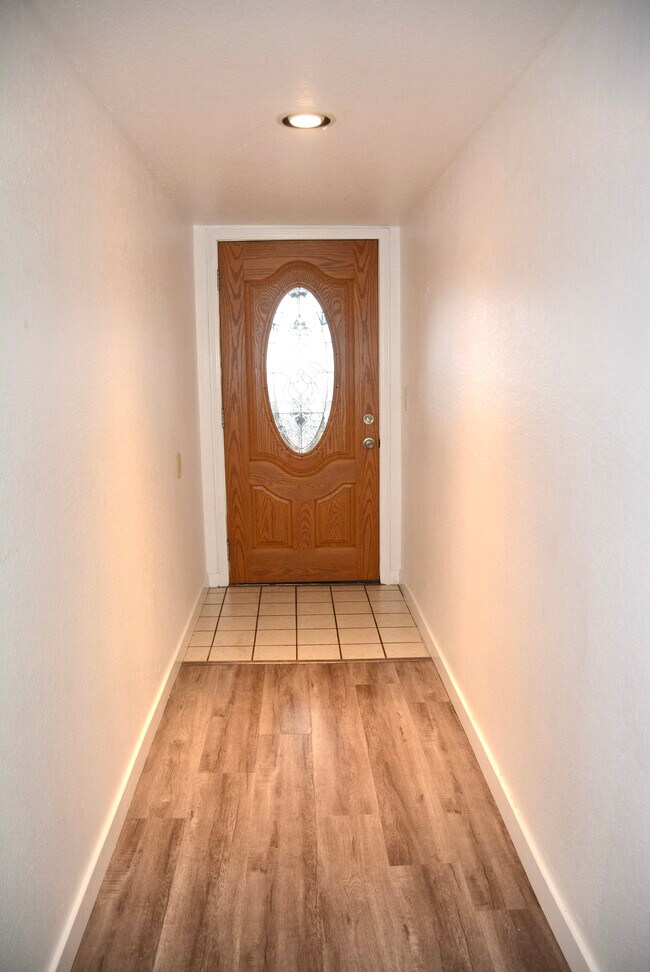 Building Photo - 2101 E 21ST St