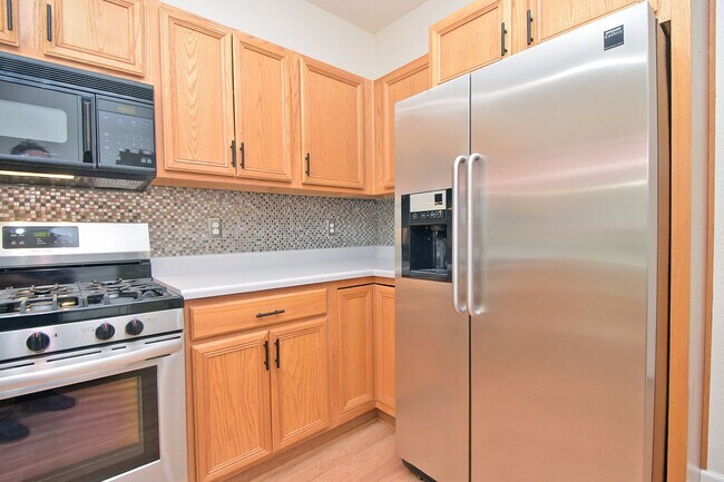 Building Photo - Caughlin Ranch Beauty Clean and Comfortable and Close to Shopping