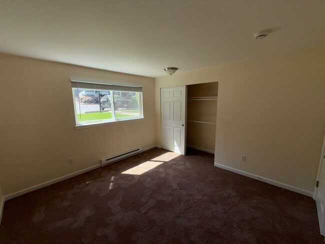 Building Photo - 2 Bed 1 Bath Totem Lake Condo