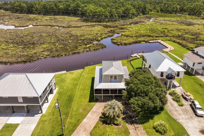 Building Photo - 1317 Beards Cove Dr