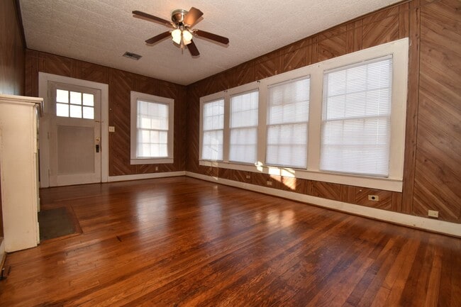 Building Photo - One Bedroom House Close to LA Tech & Downt...