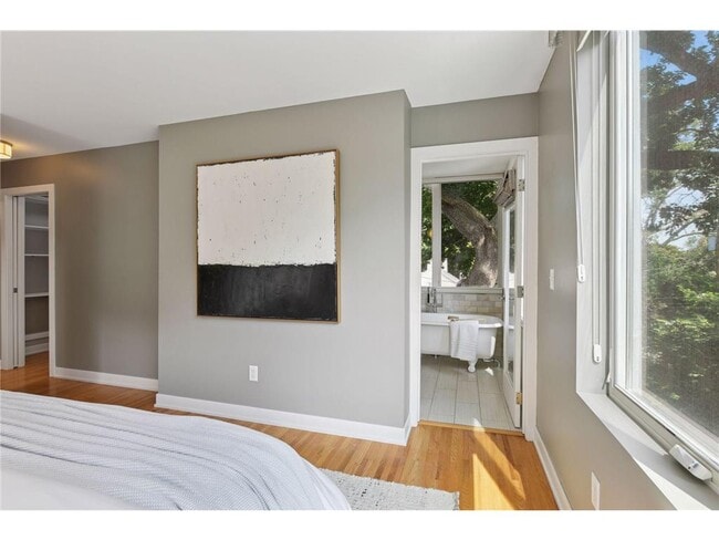 Building Photo - 3933 Zenith Ave S