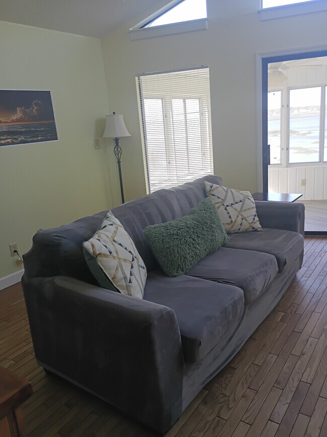 Building Photo - 111 S Oak Ct