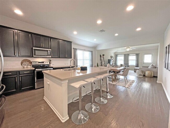 Building Photo - 13313 Henneman Dr