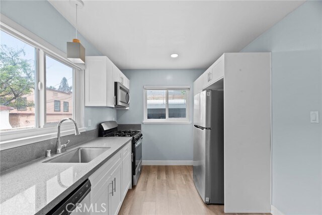 Building Photo - 2027 Vista Del Mar Ave