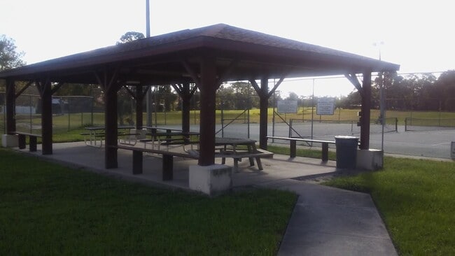 Building Photo - Three Bedroom Home Located in Sterling Park with Many Ammenities