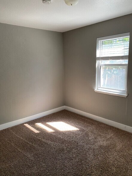 Building Photo - 3020 Eudora St