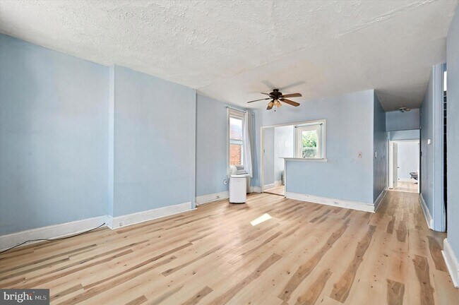Building Photo - 204 Ripka St