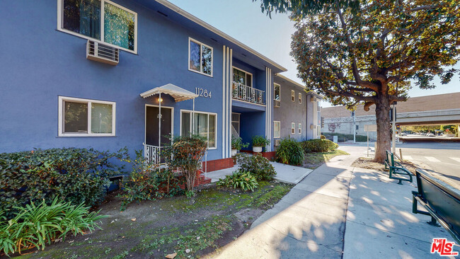 Building Photo - 11284 Montana Ave