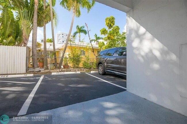 Building Photo - 720 Bayshore Dr