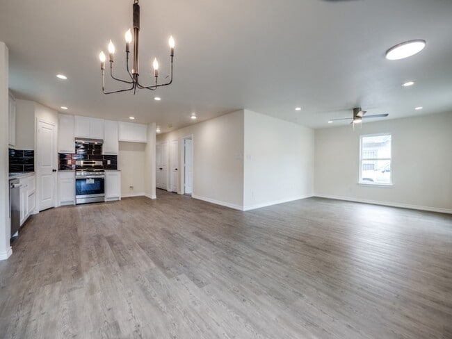 Building Photo - 4220 Hamilton Ave