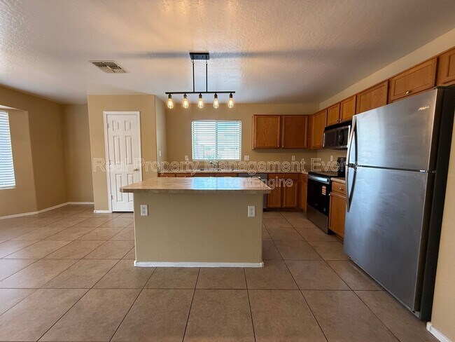 Building Photo - 1526 S 217th Dr