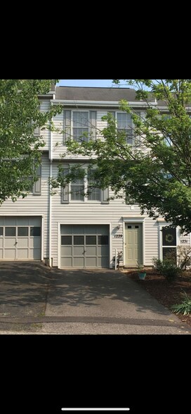 Building Photo - 1229 Meadowbrook Dr