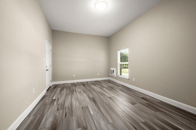 Building Photo - 4902 McKinney St