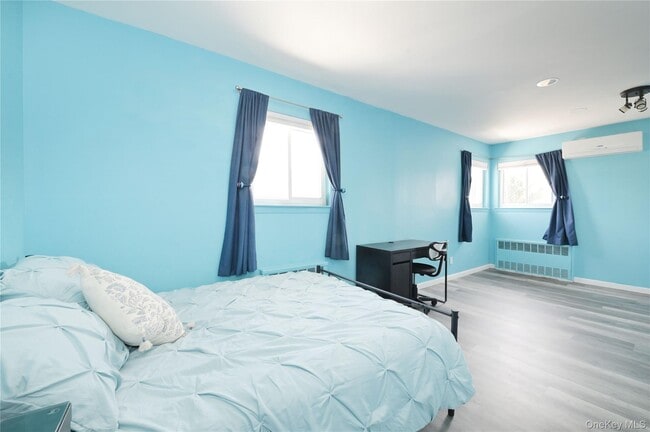 Building Photo - 3485 Riverside Dr