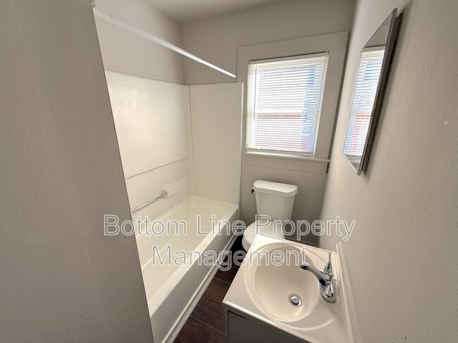 Building Photo - 233 Orange St