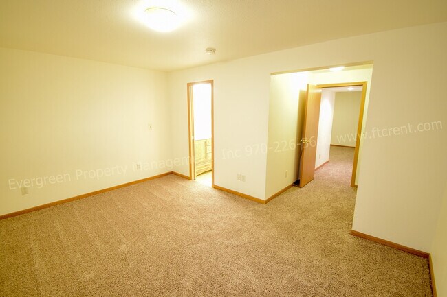 Building Photo - 2929 Ross Dr