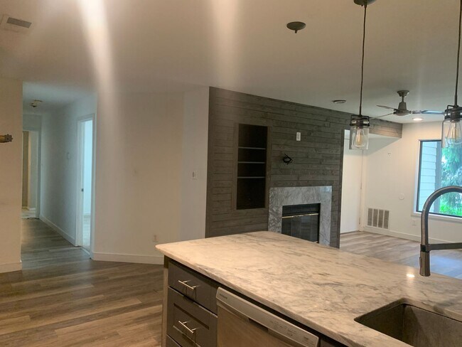 Building Photo - 2-Bedroom, 2-Bath Condo for Rent