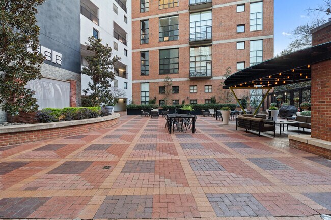 Building Photo - 3110 Thomas Ave